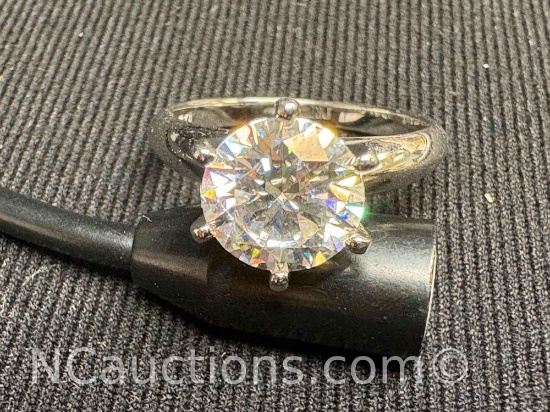 Diamond Ring .925 Sterling silver 3.93 grams size 8