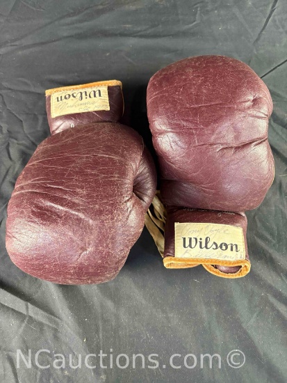 Vintage Wilson boxing gloves signature says Muhammad Ali plus 2 more signature