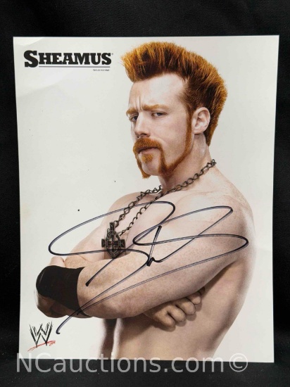 Sigbed WWE Photograph Signature says Sheamus