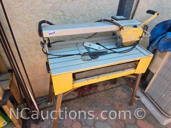 Tile Saw Powers On 8in Blade 24in Bridge Saw