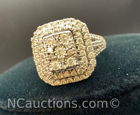 10k White Gold Diamond Ring 4.70 Grams Size 7