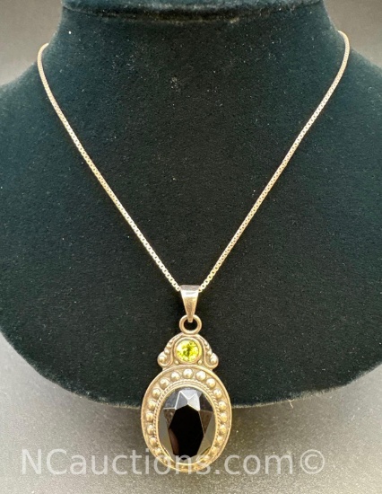Sterling Silver Black And Green Stone Pendant Necklace 10. Grams
