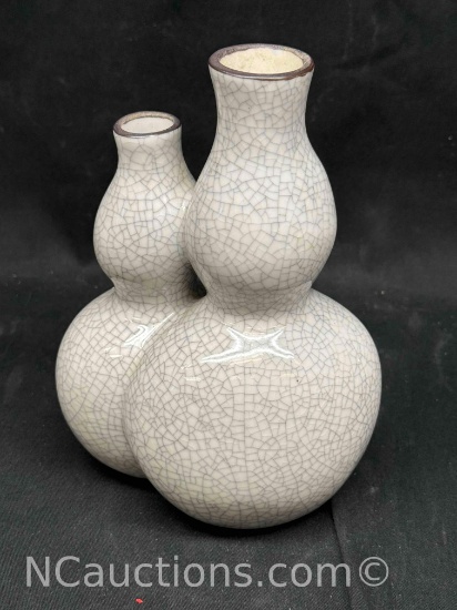 Chinese Grayish-white Crackle Glaze Porcelain Double-gourd Form Double Vase