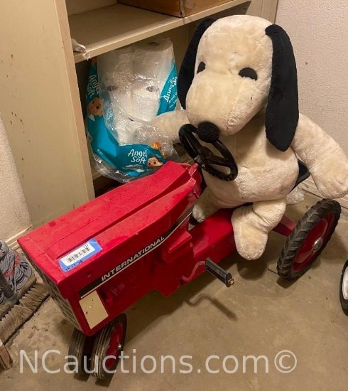 International Toy Tractor with snoopy