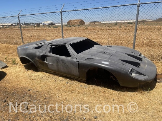 Beautiful GT 40 body brand-new no cracks fiberglass work is excellent w/ headlights - Visalia