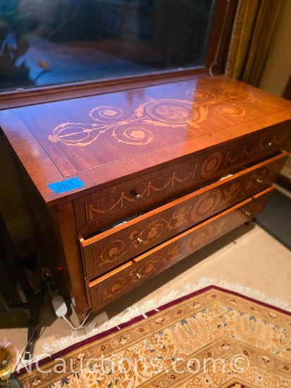 North Italian Neoclassical marquetry-inlaid commode chest of drawers Giuseppe Maggiolini.