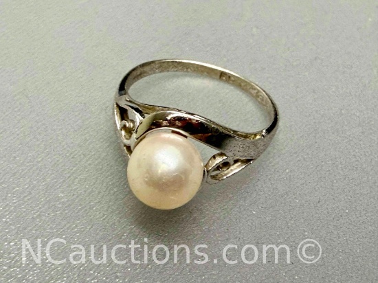 Sterling Silver Pearl Ring sz.5.5 2 grams