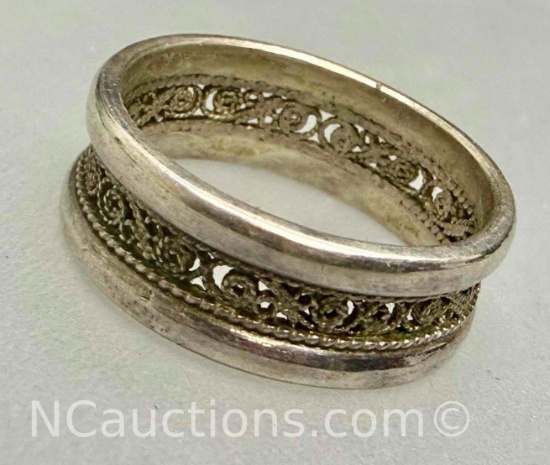 Sterling Silver Ring Sz.8 4.3 grams