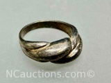 925 Sterling silver ring 4 grams Sz.7