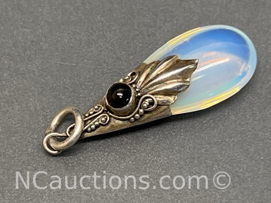 Sterling silver 925 pendant 4 grams teardrop Moonstone