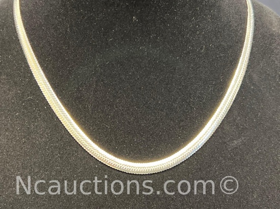 Sterling silver 925 Herringbone necklace 24 grams Signed Italy SU