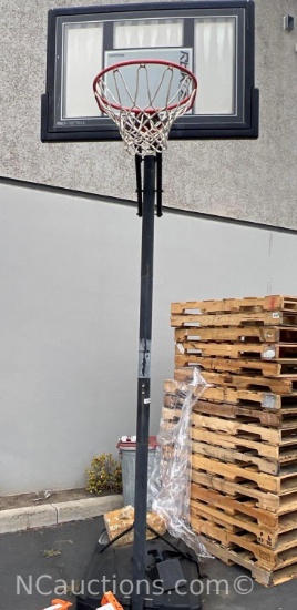 Portable basketball hoop