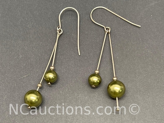 Sterling silver 925 dangle earrings 3 grams light green pearls