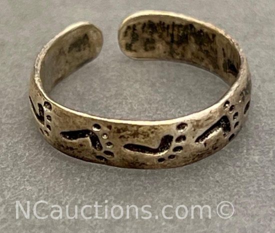 Sterling silver 925 adjustable ring 1.4 grams footprints