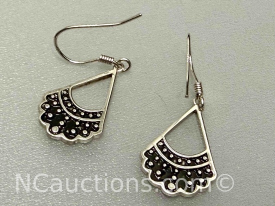 Pair of 925 Sterling Silver earrings 2.5 grams total