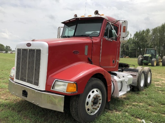 2005 Peterbilt 385 Factory Daycab