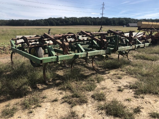 John Deere 12' 3pt Chisel Plow