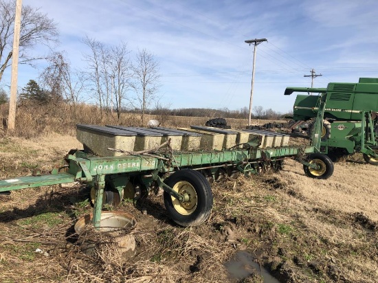 John Deere 7100 Planter