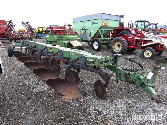 John Deere 2800 6 Bottom Plow