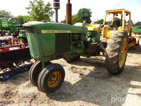 John Deere 3020