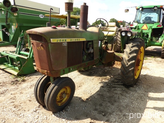 John Deere 3010 Tractor