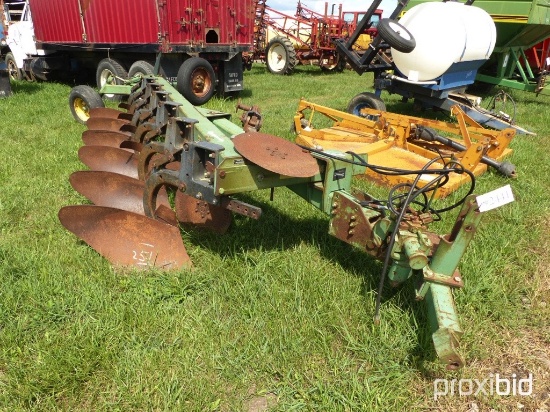 John Deere 2600 Plow