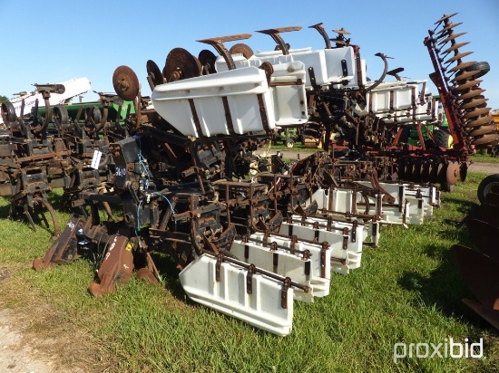 Hinicker Cultivator w/Assist Lift