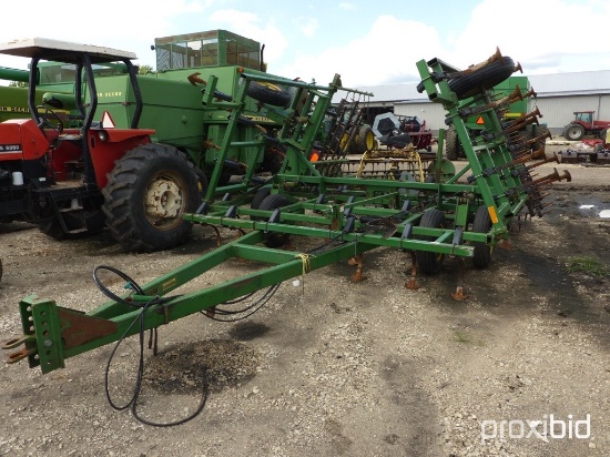 John Deere 980 Cultivator 24' w/ Spike Tooth Harrow