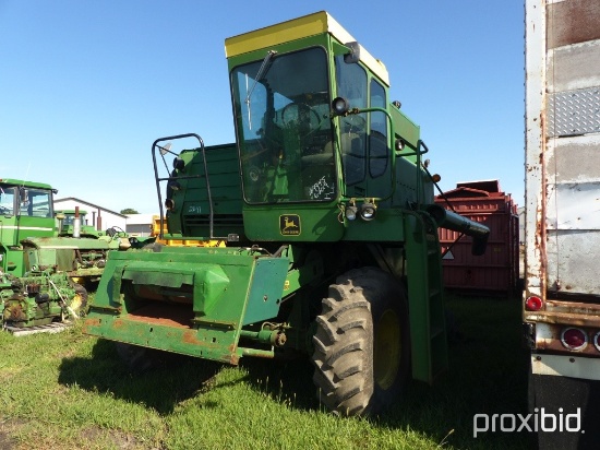 John Deere 4440 Combine (Leak in Fuel Tank)