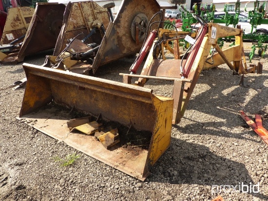 IH 3000 Loaderw/Bucket