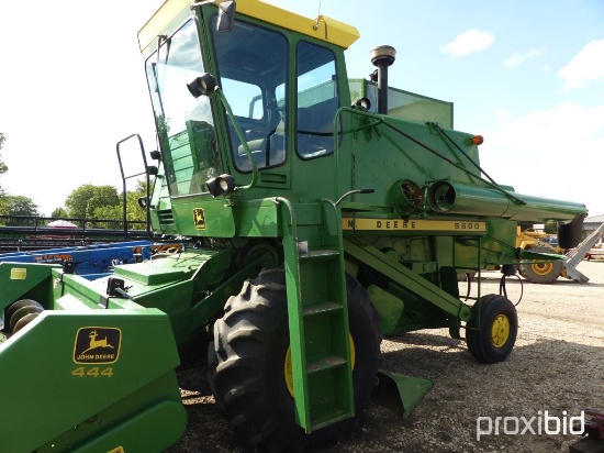John Deere 6600 Combine