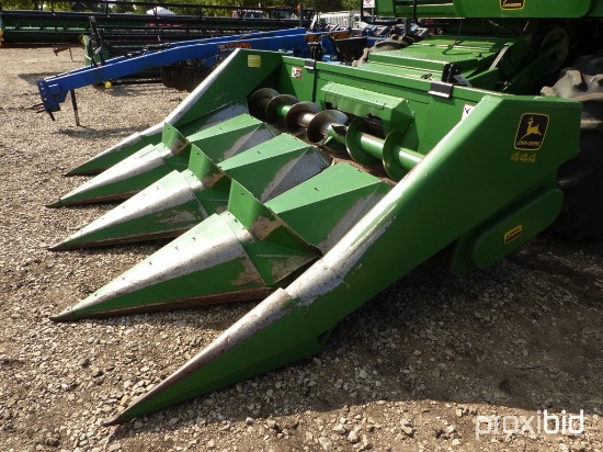 John Deere 444 Cornhead