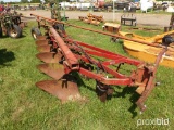 IH 560 Plow