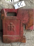 IH International Tractor Suitcase Weight 100 lb