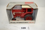 International 1466 tractor