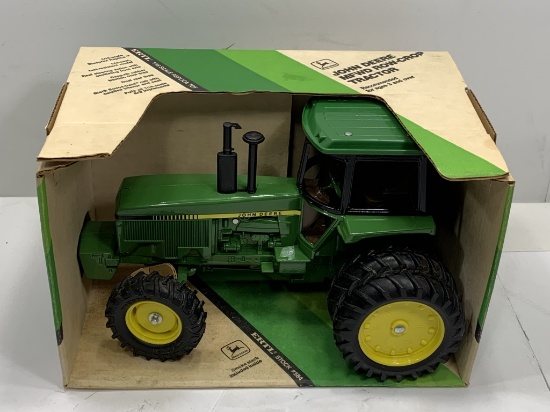 John Deere MFWD Row-Crop Tractor, 1/16 Scale, Stock #584