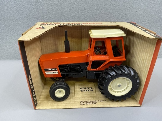 1/16 Allis Chalmers 7060 Tractor