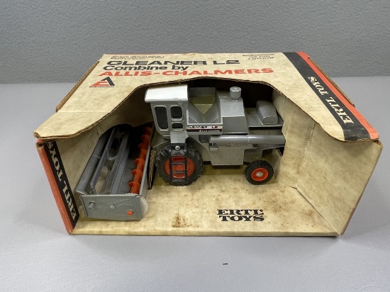 1/32 Gleaner L2 Combine by Allis Chalmers