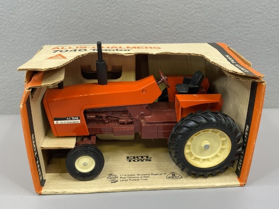1/16 Allis Chalmers 7040 Tractor