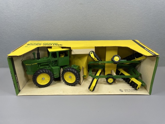 1/16 John Deere Tractor & Disk Set