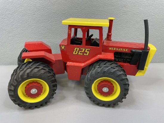 1/16 Versatile 825 Tractor