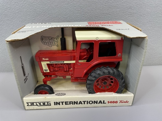 1/16 International 1466 Tractor  w/ Cab