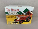 1/16 Toy Farmer International 660 Tractor, Ertl