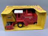 1/16 Massey Ferguson  Combine