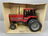 1/16 International 5288 Tractor  w/ Cab & Duals