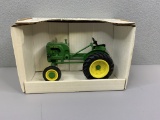 1/16 John Deere LA Tractor 1992