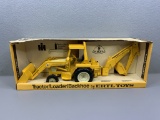 1/16 International Tractor/Loader/Backhoe