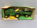 1/16 John Deere Lawn & Garden Tractor w/dump cart