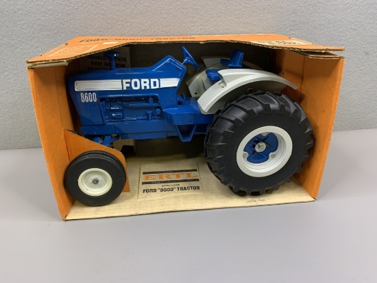 1/12 Ford 8600 Tractor