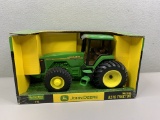 1/16 John Deere 8210 Tractor